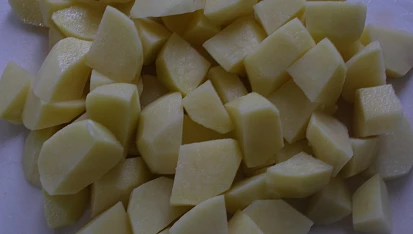 Zelná polévka s uzeným vývarem a brokolicí