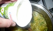 Hrášková polévka s jogurtem