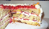 Jahodový dortík (na řezu)