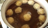 Karlovarské knedlíky (Ve vroucí a osolené vodě vaříme 10-12 minut)