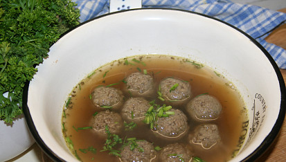 Knedlíčková polévka