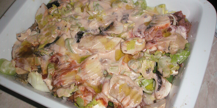 Krkovičkové plátky s majonézovo-kečupovou směsí (pred pečením..)