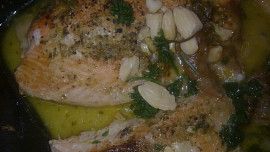 Marinovaný losos s pikantním  přelivem ze zázvoru