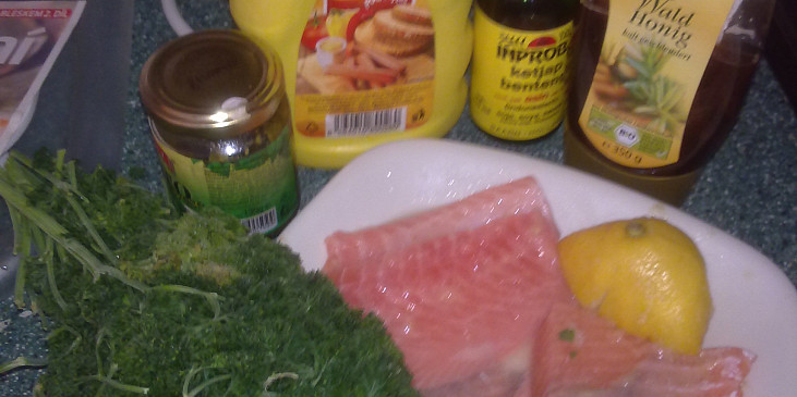 Marinovaný losos s pikantním  přelivem ze zázvoru