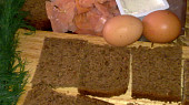Mini žitné  chlebíčky s lososem,  tuňákem, vejci, lučinou a koprem