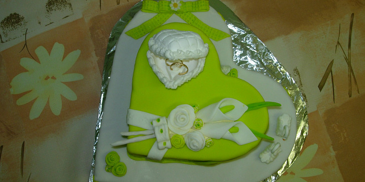 muj prvni svatebni dort :-)