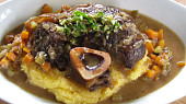 Osso buco z mladého býčka s kořenovou zeleninou, osso buco s gremuladou