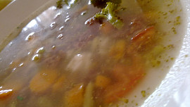 Polévka z  brokolice, mrkve a mletého masa