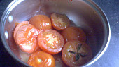 Polévka z pečených rajčat, Upečná rajčata připravená k rozmixování