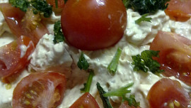 Pomazánka z křenu, uzeniny  a zakysané smetany