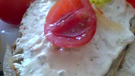 Pomazánka z křenu, uzeniny  a zakysané smetany