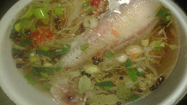 Rybí salát ze štikozubce kapského  s  nakládanou  barevnou zeleninou