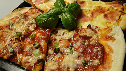 Rychlá pizza "domácí" sýrová a chorizo