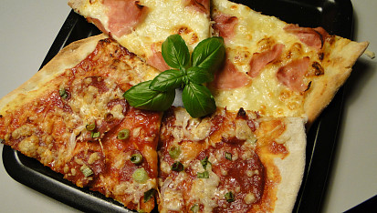 Rychlá pizza "domácí" sýrová a chorizo