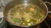 Rychlá polévka se zeleninou,  zauzeným sýrem a krupičkou