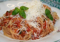 Rychlé špagety s tuňákem a rajčaty