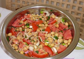 Salát z cizrny a hummus