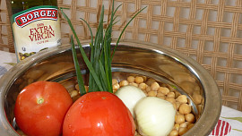 Salát z cizrny a hummus