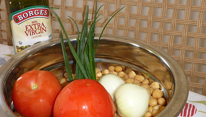 Salát z cizrny a hummus