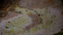 Sekaná se zeleninou a bylinkovo-sýrovou nápní