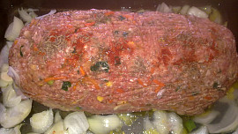 Sekaná se zeleninou a bylinkovo-sýrovou nápní