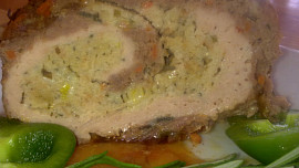 Sekaná se zeleninou a bylinkovo-sýrovou nápní