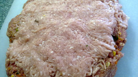 Sekaná se zeleninou a bylinkovo-sýrovou nápní