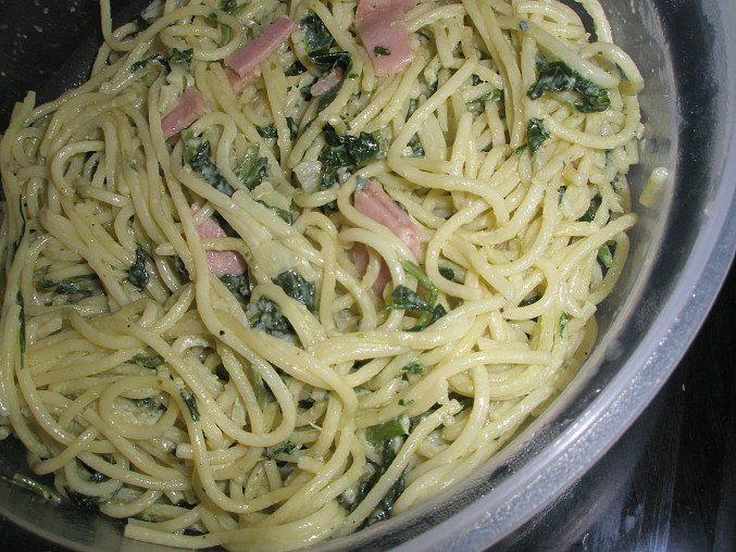 Špagety se špenátovou omáčkou