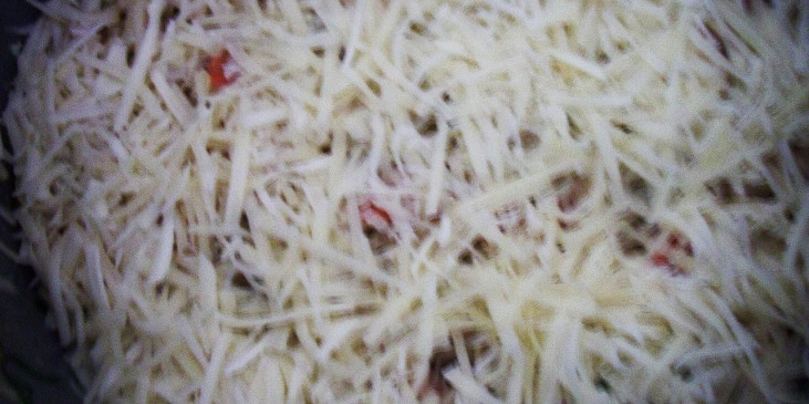 Špagety zapečené nejen s chřestem (posypeme strouhaným sýrem a dáme péct...)