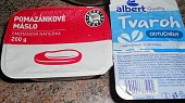 Štrúdl s rebarborou, jablky a tvarohem