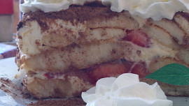 Studený řez s jahodami  aneb Ivanino  jahodové  Tiramisu