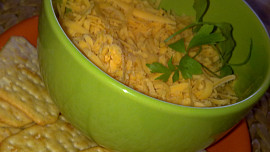 Sýrová ohnivá pomazánka  s rajčátkama a chilli papričkama