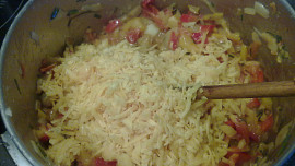 Sýrová ohnivá pomazánka  s rajčátkama a chilli papričkama