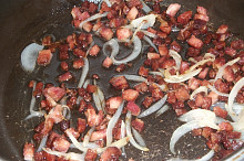 Anglická slanina s cibulkou.