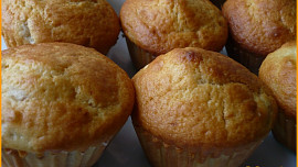 Vanilkové muffiny s malinami