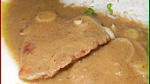 Vepřové plátky s hořčicovo-pórkovou omáčkou, varianta s rýží