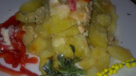 Zapékané brambory s tvarohem a sýrem