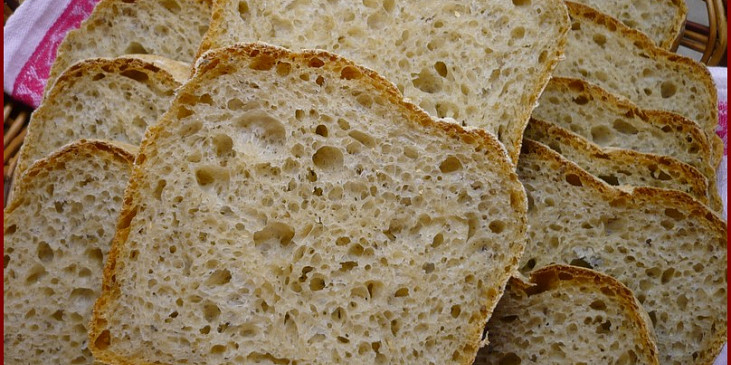 Chlebík s bramborákem v prášku (Pečeno v chlebíčkové formě v troubě. Přidáno o…)