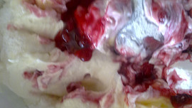 Chutný moučník z cukety, brusinek a tvarohu