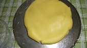 Dort pro tchýni k 70. narozeninám, Dno dortové formy obalíme folíí a na něm...
