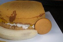 přidáme kola piškoty s marmeládou uvnitř, nevím název