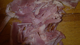 Farfalle s brokolicí, hlívou ústřičnou, slaninou a chutnou sýrovou omáčkou