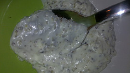 Farfalle s brokolicí, hlívou ústřičnou, slaninou a chutnou sýrovou omáčkou