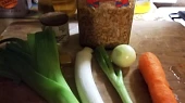 Houbovo-vločková polévka s pórem, ingredience...