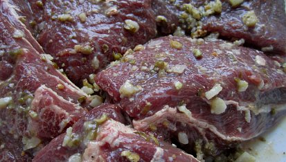 Hovězí líčka na zeleném pepři a sušených rajčatech, Hovězí líčka na zeleném pepři a sušených rajčatech