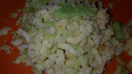 Králičí játra na divoko se dvěmi druhy dipů a se zeleninovým salátem