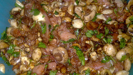 Krůtí  kari nudličky na žampionech s rýží