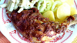 Kuře v cibulové curry marinádě
