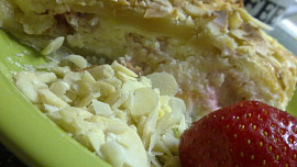 Lehký tvarohový  závin s letním ovocem