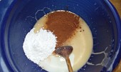 Mramorová bábovka supr a jednoduchá, do zbytku přidáno kakao, cukr a mléko